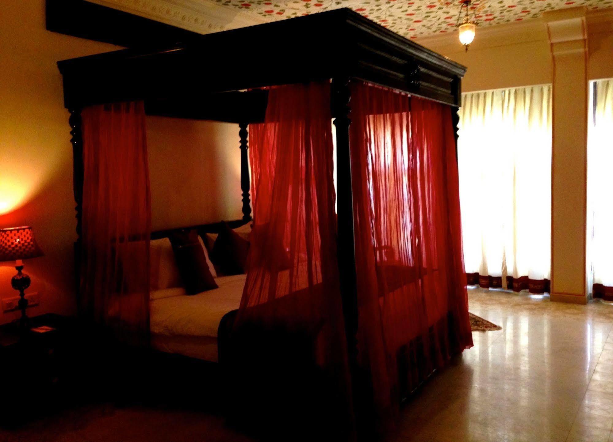 Treehouse Anuraga Palace ซาวาย มาโดปูร์ ภายนอก รูปภาพ