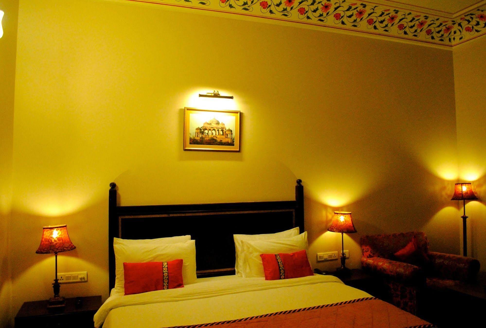 Treehouse Anuraga Palace ซาวาย มาโดปูร์ ภายนอก รูปภาพ