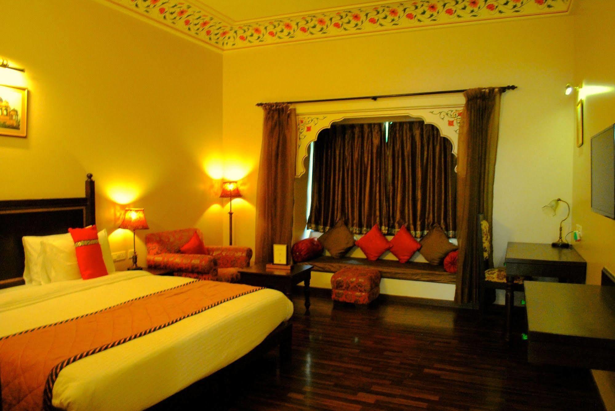 Treehouse Anuraga Palace ซาวาย มาโดปูร์ ภายนอก รูปภาพ