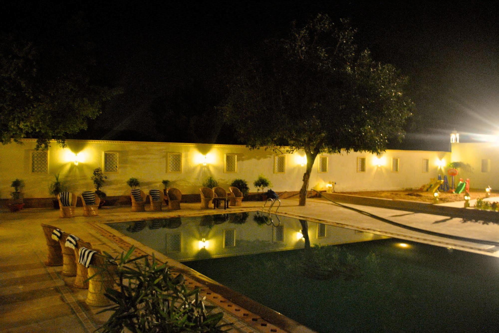 Treehouse Anuraga Palace ซาวาย มาโดปูร์ ภายนอก รูปภาพ
