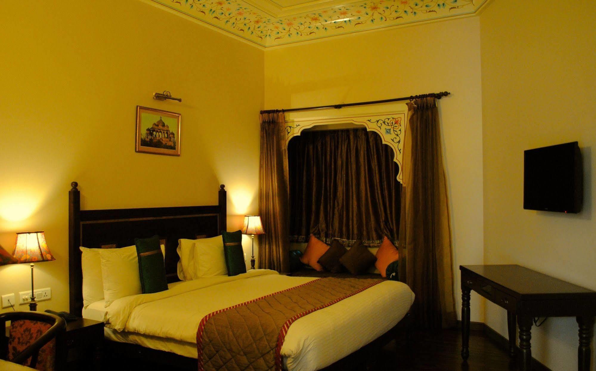 Treehouse Anuraga Palace ซาวาย มาโดปูร์ ภายนอก รูปภาพ